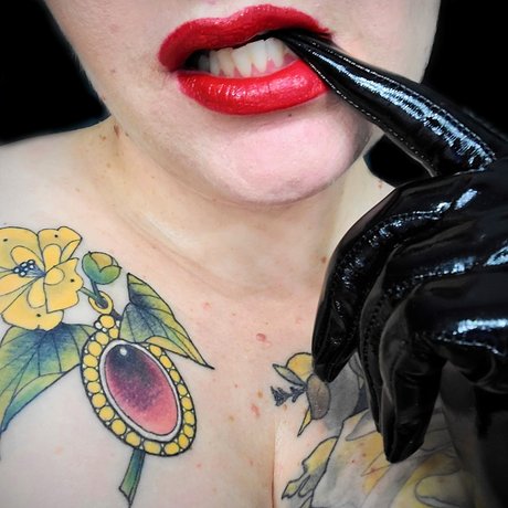 Myfantzworld OnlyFans schlank