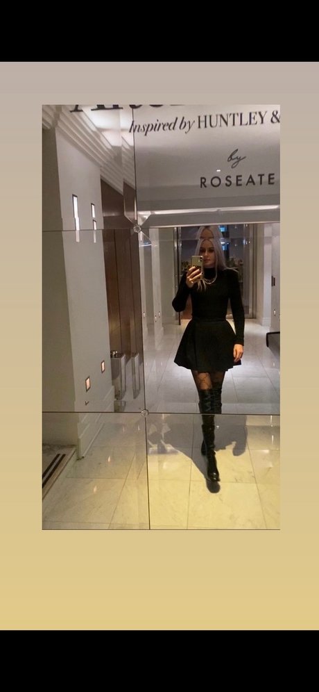 Elitezoya__ OnlyFans Sex Leaks