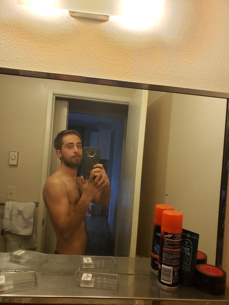 Nathan powells OnlyFans Modelfoto