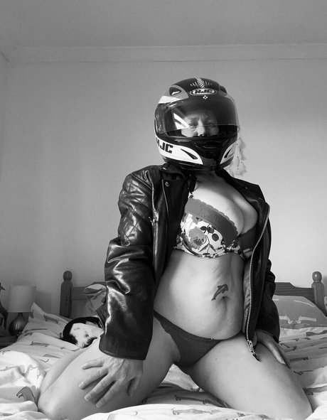 khariscurves OnlyFans-Bilder geleakt