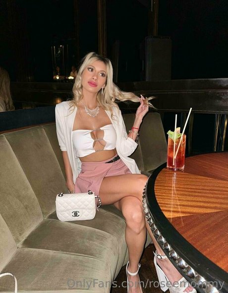 Rosy Stars Nacktpornos auf OnlyFans