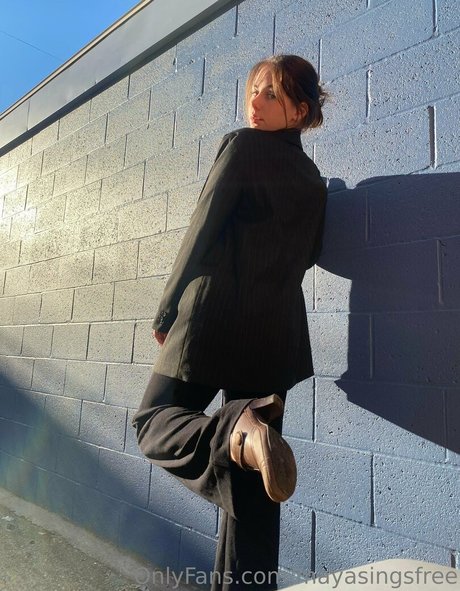 mayaruefree Leak von OnlyFans-Inhalten