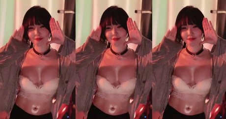 yoon froggy OnlyFans nackte Brüste