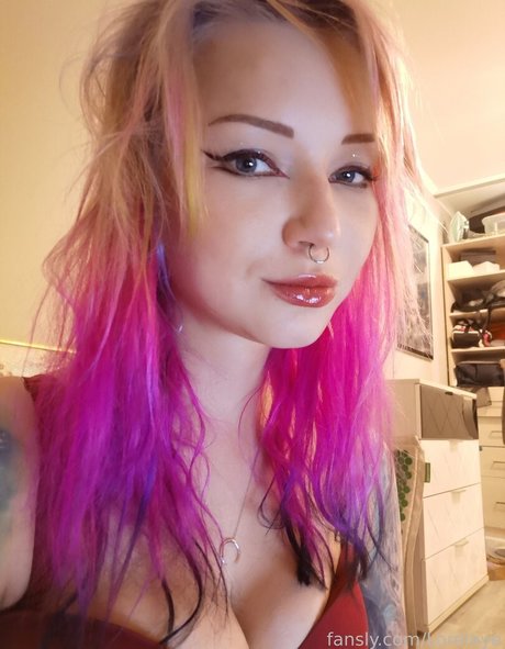 Lorelaye Oben ohne OnlyFans