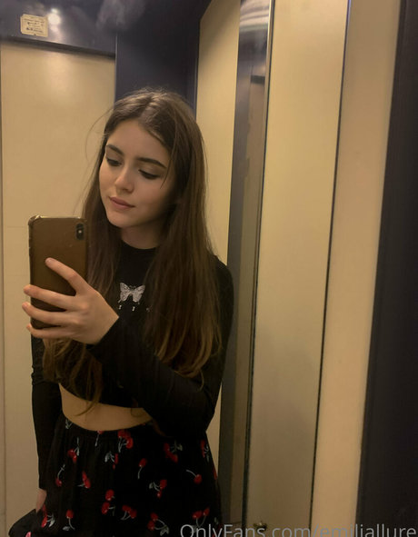 Emiliallure OnlyFans geleakte Pornografie