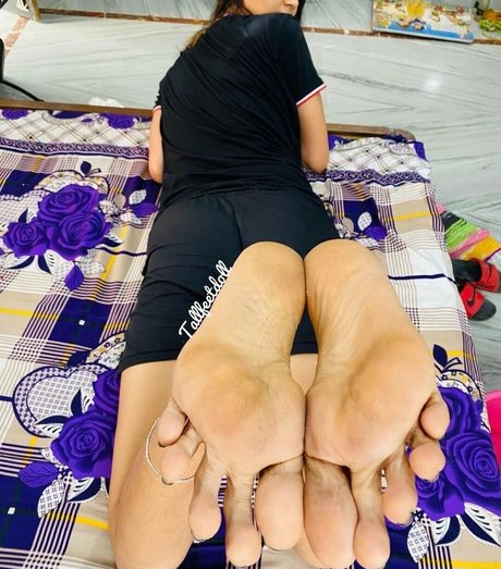 tallfeetdoll15 OnlyFans Model Bilder