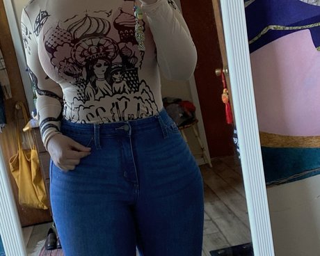 Anna Slatz OnlyFans schlank