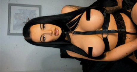 Tattooeddollj OnlyFans Fotos