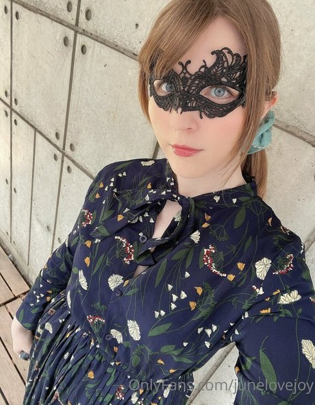 junelovejoy OnlyFans Sextape