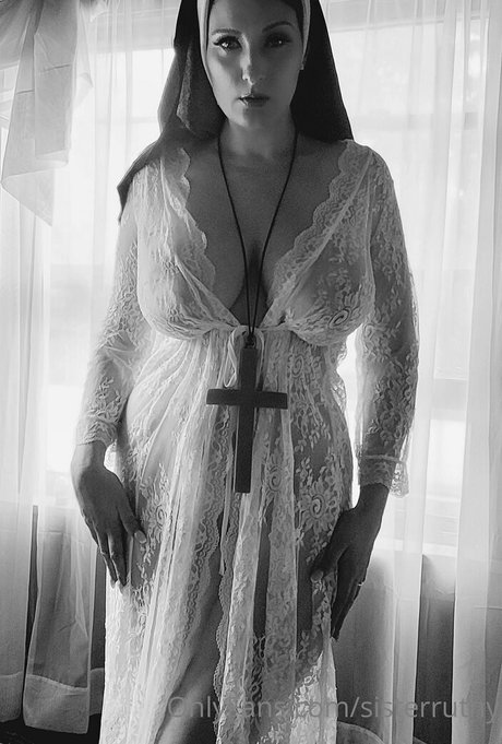 sisterruthy OnlyFans Striptease