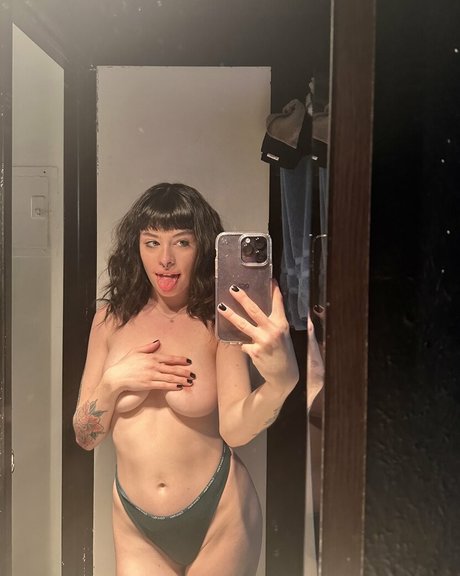 Strawberry bb Nackt auf OnlyFans