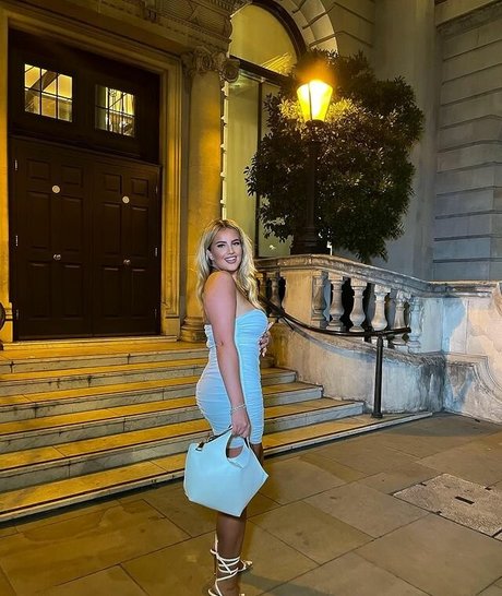 LAURA GOLD OnlyFans Leaj