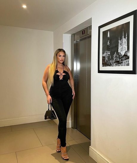 LAURA GOLD OnlyFans Bilder