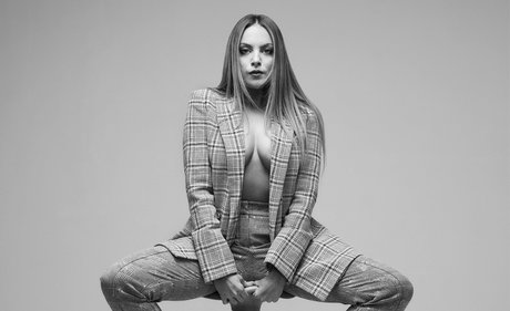 Elizabeth Gillies OnlyFans