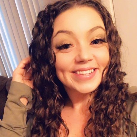 Big H OnlyFans Model Bilder