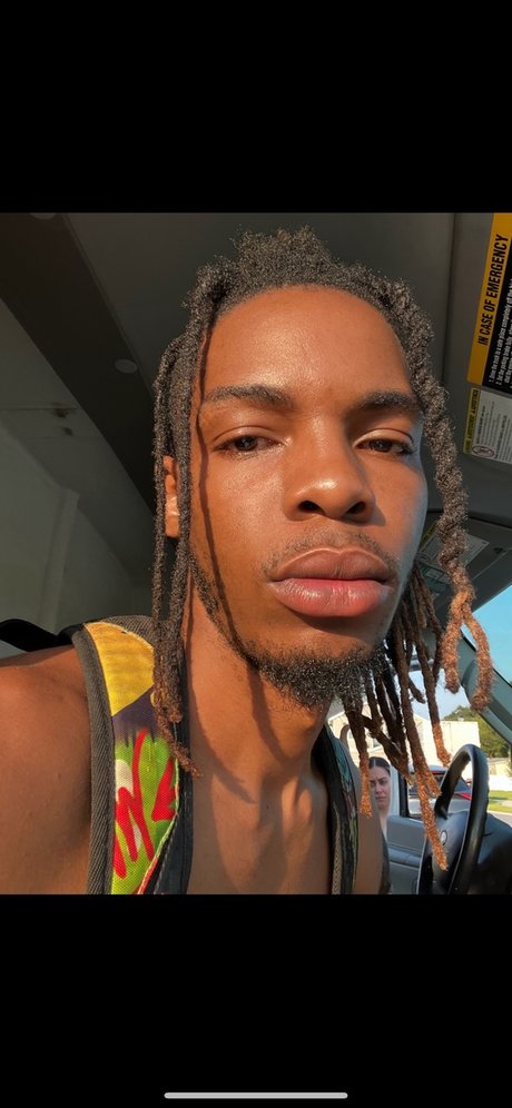 Trez Nacktbilder von OnlyFans