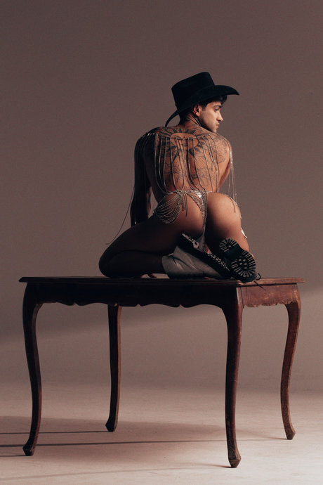 PARANOIAVIVA OnlyFans geleakt