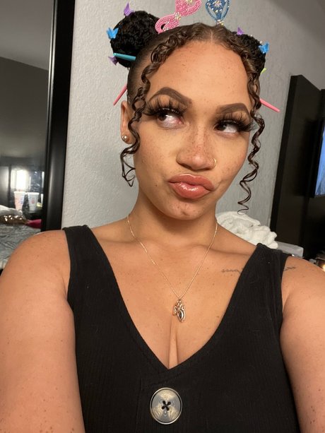 Jada Babe Nacktbilder auf OnlyFans