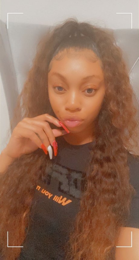 Platinum Diamond Lips Leak von OnlyFans Pornografie