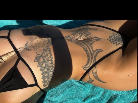 Baelien Top 4_ OnlyFans Model Fotos