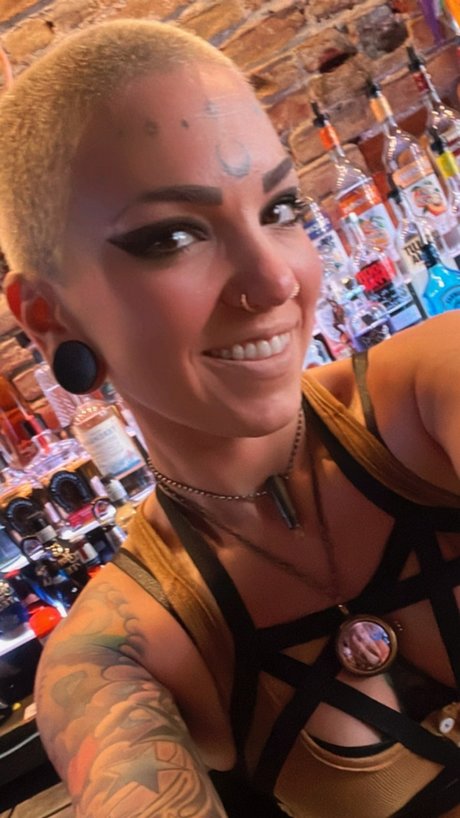 Pixie LeHaj OnlyFans nackt