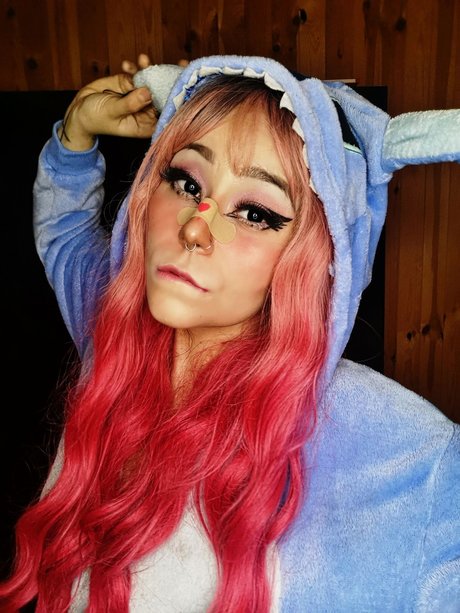 Pixie Amore Oben ohne OnlyFans