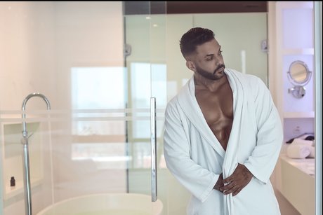 Yuri Petrone Nacktbilder geleakt OnlyFans Nacktporno