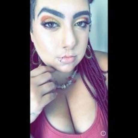 Queen Ma OnlyFans nackte Brüste