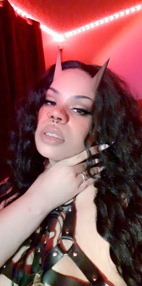 Henny Queen Nacktbilder von OnlyFans