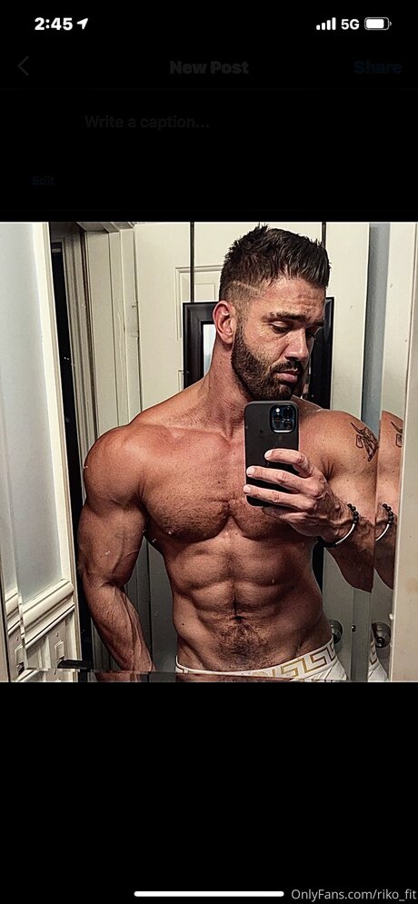 Riccco OnlyFans Strip