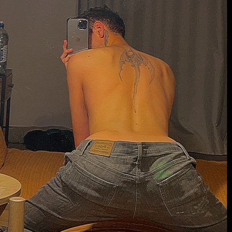 Reign flinch OnlyFans-Bilder