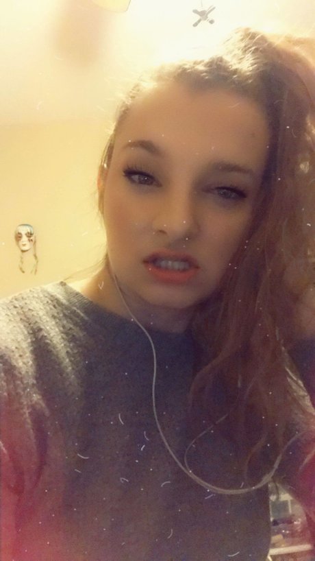 Raynewar OnlyFans explizite Inhalte