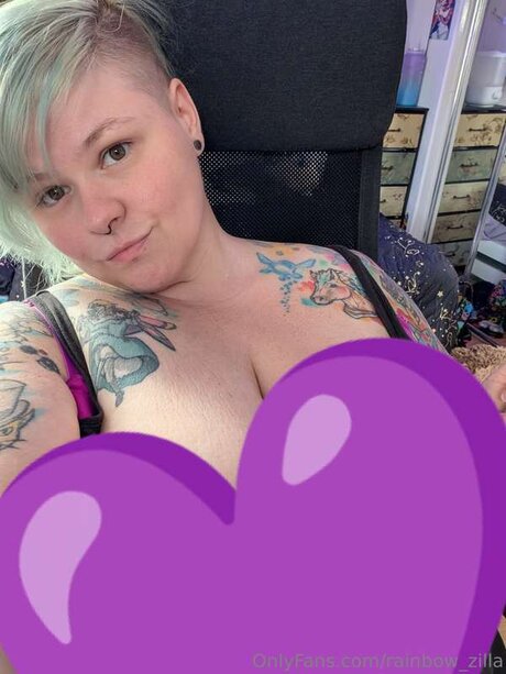 Rainbow Zilla NurlyFans-Brüste