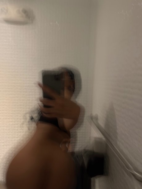 Amina OnlyFans Bilder