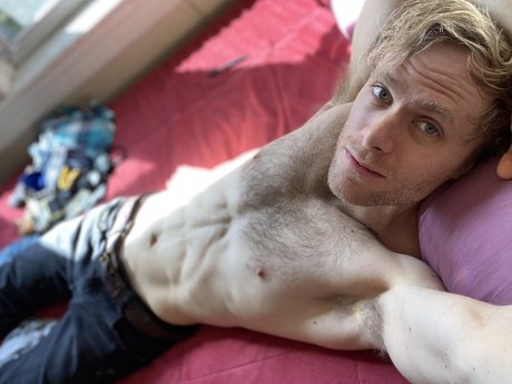 Rocky Sparks OnlyFans Lesbisch