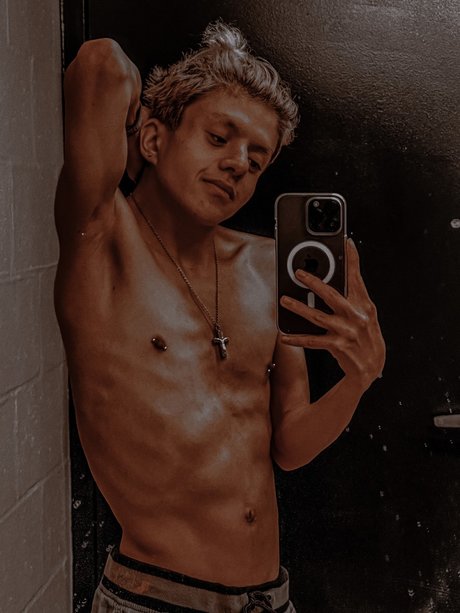 robesthetic_ Model OnlyFans Foto