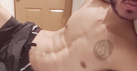 Mario versa Nacktbilder von OnlyFans geleakt