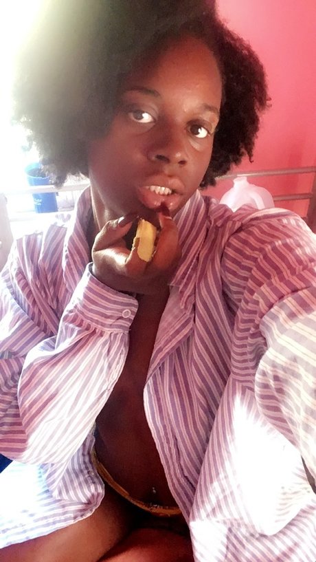 NilahJa04 OnlyFans geleakt.