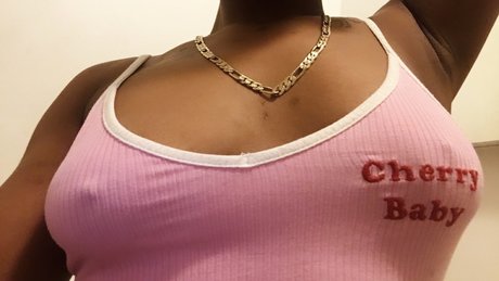 Azia OnlyFans-Bilder geleakt