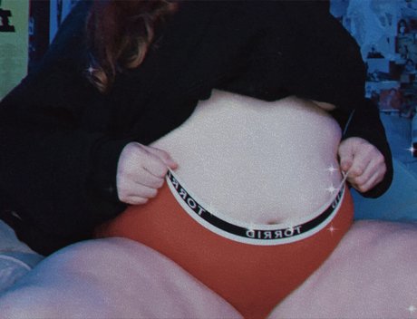 Curvy Queen Bow down Leaks von Nacktbildern auf OnlyFans