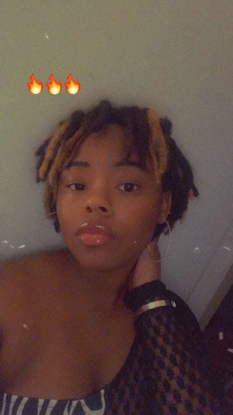 Blasian Queen Oben ohne OnlyFans