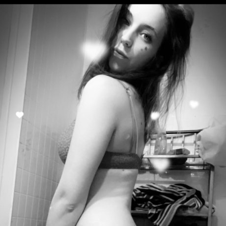 Courtney Condren OnlyFans Model Bilder