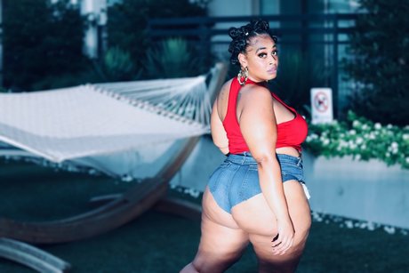 MeMe sPlayHouse OnlyFans Nacktbilder