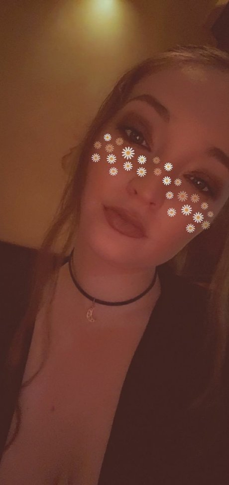 Tales Leaks von Nacktbildern auf OnlyFans