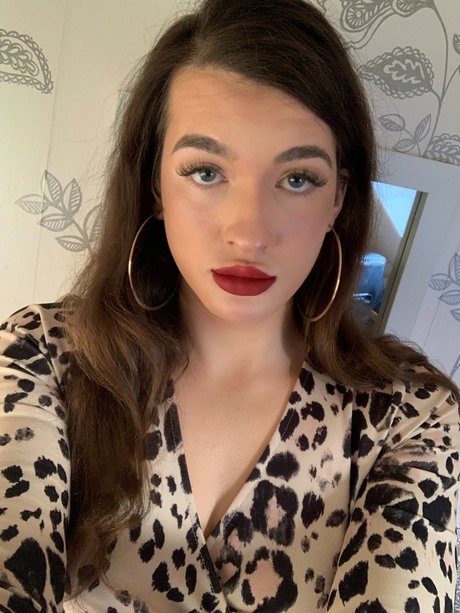 Becky Doll_ OnlyFans Model Bilder