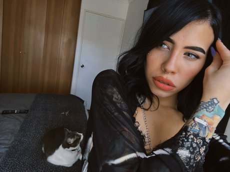 _MEGAN CROSS_ Bilder OnlyFans