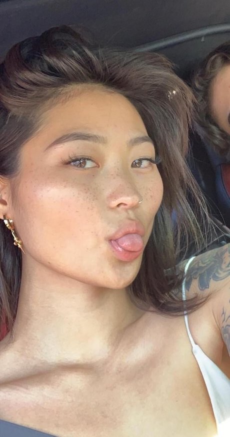 Mae Col Nacktbilder OnlyFans