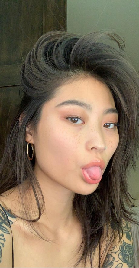 Mae Col Nacktbilder von OnlyFans geleakt