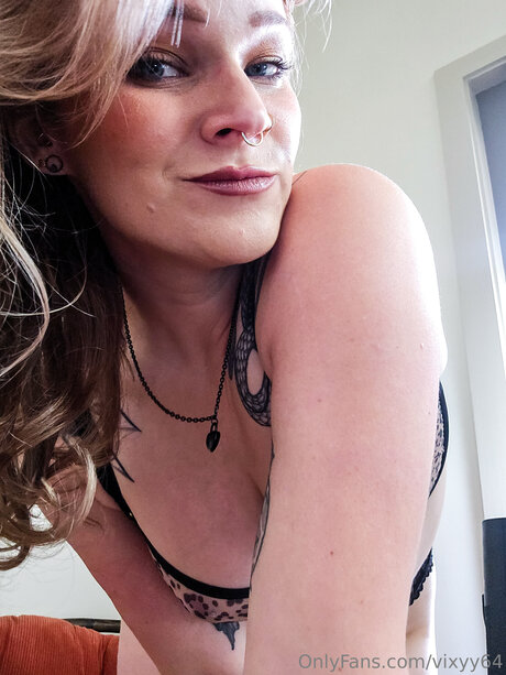 stehender fick onlyfans erotisch Porträt