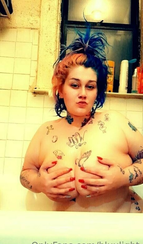 bluulight OnlyFans nackte Brüste